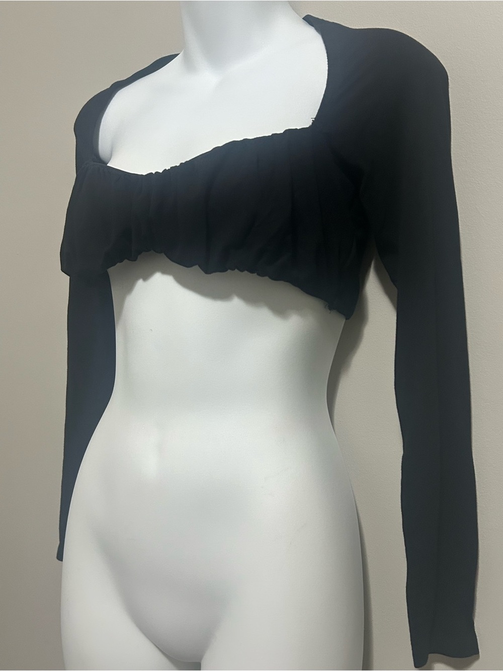 Black Long-Sleeve Cropped Bolero Top - Picture 2 of 7